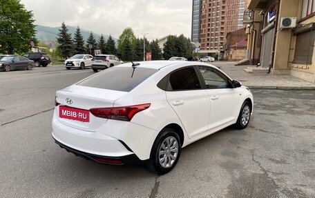 Hyundai Solaris II рестайлинг, 2022 год, 1 950 000 рублей, 7 фотография