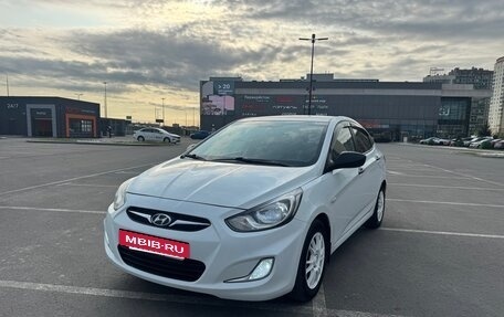 Hyundai Solaris II рестайлинг, 2014 год, 699 999 рублей, 2 фотография