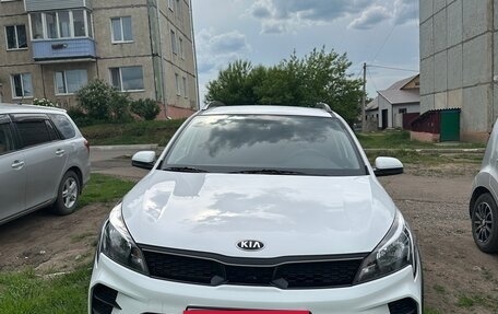 KIA Rio IV, 2021 год, 2 000 000 рублей, 2 фотография