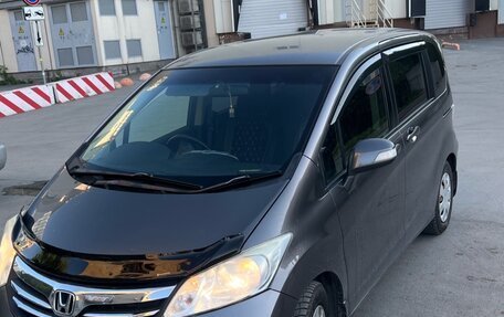 Honda Freed I, 2013 год, 1 200 000 рублей, 1 фотография
