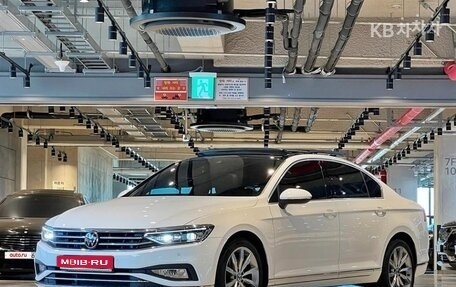 Volkswagen Passat B8 рестайлинг, 2021 год, 2 349 000 рублей, 1 фотография
