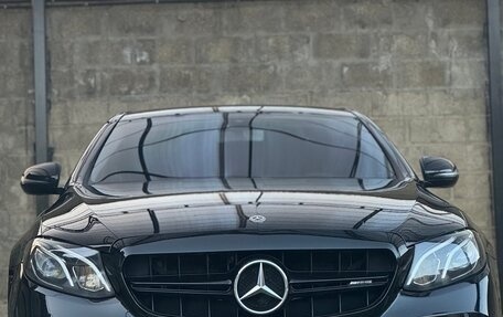 Mercedes-Benz E-Класс, 2019 год, 2 950 000 рублей, 1 фотография