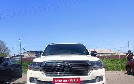 Toyota Land Cruiser 200, 2017 год, 8 000 000 рублей, 21 фотография