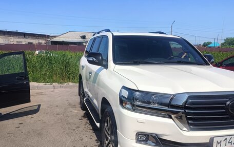 Toyota Land Cruiser 200, 2017 год, 8 000 000 рублей, 22 фотография