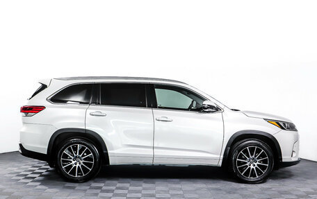 Toyota Highlander III, 2019 год, 3 375 000 рублей, 4 фотография