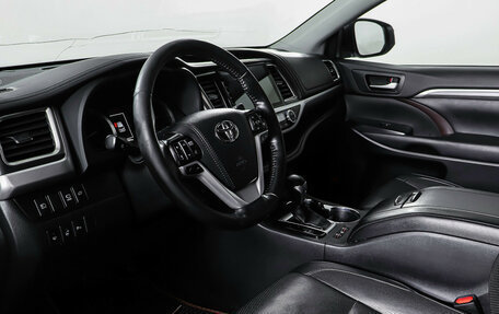 Toyota Highlander III, 2019 год, 3 375 000 рублей, 15 фотография