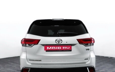Toyota Highlander III, 2019 год, 3 375 000 рублей, 6 фотография