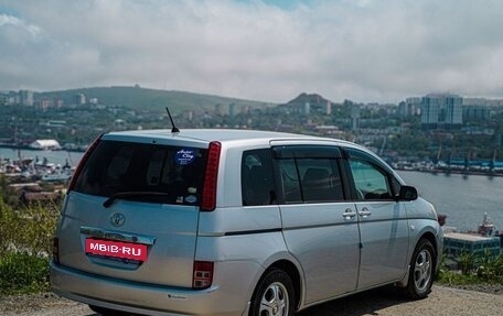 Toyota ISis I, 2005 год, 750 000 рублей, 3 фотография