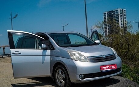 Toyota ISis I, 2005 год, 750 000 рублей, 5 фотография
