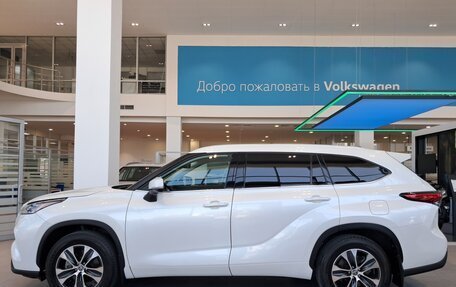 Toyota Highlander, 2022 год, 5 570 000 рублей, 10 фотография