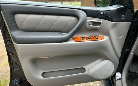 Toyota Land Cruiser 100 рестайлинг 2, 2006 год, 2 500 000 рублей, 6 фотография