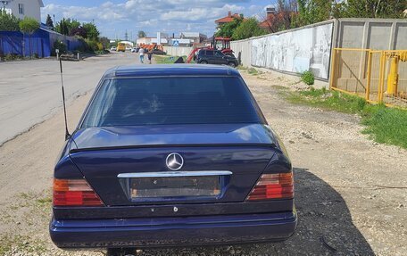 Mercedes-Benz E-Класс, 1994 год, 570 000 рублей, 3 фотография