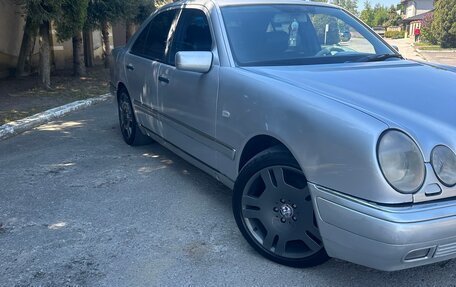 Mercedes-Benz E-Класс, 1998 год, 450 000 рублей, 2 фотография