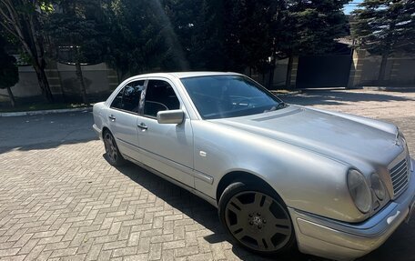 Mercedes-Benz E-Класс, 1998 год, 450 000 рублей, 5 фотография