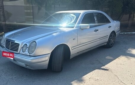 Mercedes-Benz E-Класс, 1998 год, 450 000 рублей, 3 фотография