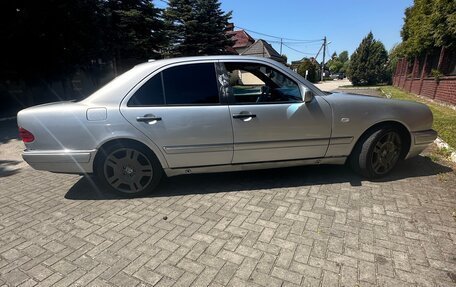 Mercedes-Benz E-Класс, 1998 год, 450 000 рублей, 6 фотография