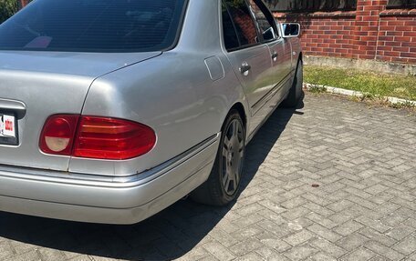 Mercedes-Benz E-Класс, 1998 год, 450 000 рублей, 7 фотография