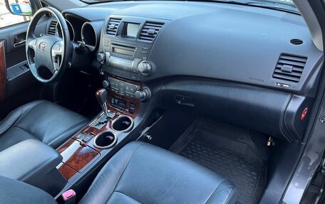 Toyota Highlander III, 2011 год, 1 950 000 рублей, 7 фотография