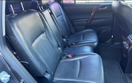 Toyota Highlander III, 2011 год, 1 950 000 рублей, 4 фотография