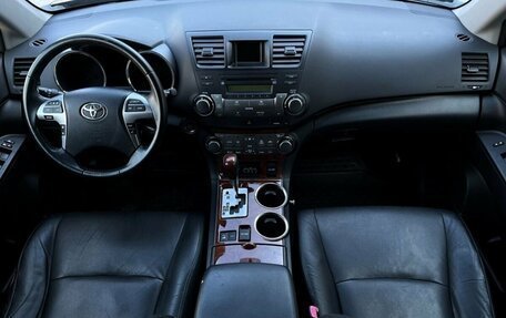 Toyota Highlander III, 2011 год, 1 950 000 рублей, 6 фотография