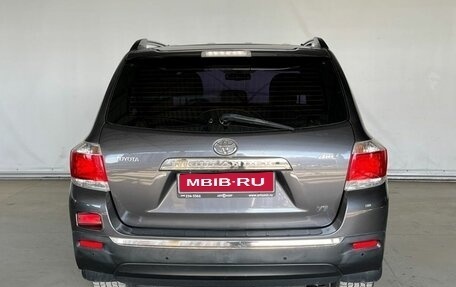 Toyota Highlander III, 2011 год, 1 950 000 рублей, 2 фотография