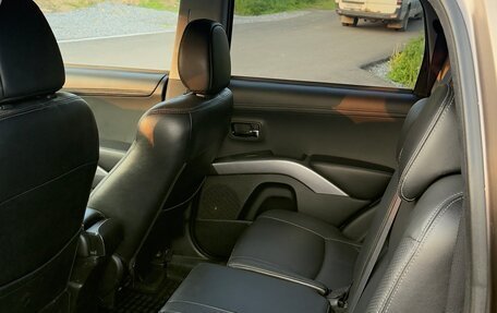 Mitsubishi Outlander III рестайлинг 3, 2010 год, 980 000 рублей, 11 фотография