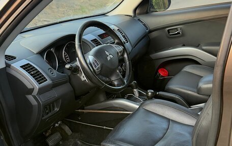 Mitsubishi Outlander III рестайлинг 3, 2010 год, 980 000 рублей, 10 фотография