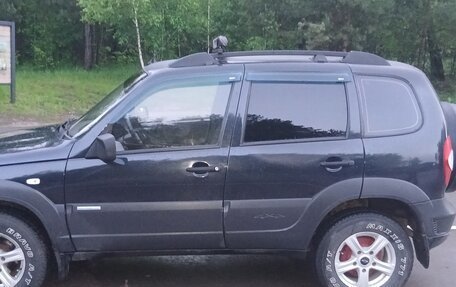 Chevrolet Niva I рестайлинг, 2010 год, 530 000 рублей, 3 фотография