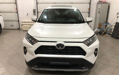 Toyota RAV4, 2020 год, 3 000 000 рублей, 10 фотография