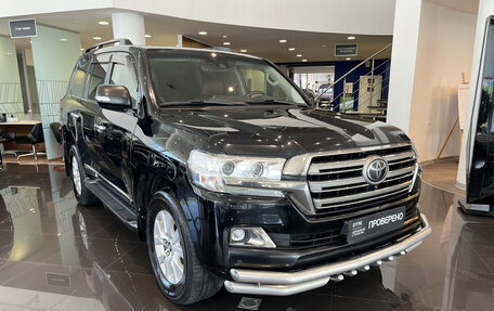Toyota Land Cruiser 200, 2017 год, 6 647 000 рублей, 3 фотография