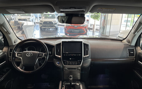 Toyota Land Cruiser 200, 2017 год, 6 647 000 рублей, 17 фотография