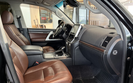 Toyota Land Cruiser 200, 2017 год, 6 647 000 рублей, 13 фотография