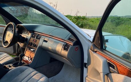 Mercedes-Benz E-Класс, 1997 год, 150 000 рублей, 2 фотография