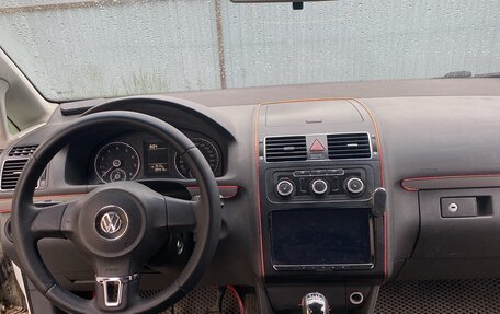 Volkswagen Touran III, 2014 год, 780 000 рублей, 11 фотография