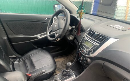 Hyundai Solaris II рестайлинг, 2011 год, 890 000 рублей, 3 фотография