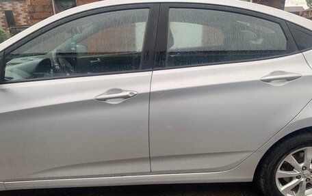 Hyundai Solaris II рестайлинг, 2011 год, 890 000 рублей, 5 фотография