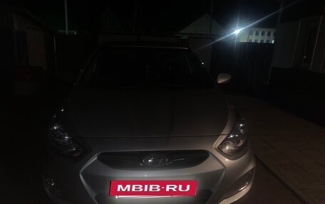 Hyundai Solaris II рестайлинг, 2011 год, 890 000 рублей, 6 фотография
