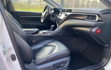 Toyota Camry, 2018 год, 2 650 000 рублей, 14 фотография