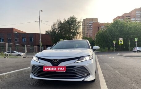 Toyota Camry, 2018 год, 2 650 000 рублей, 3 фотография