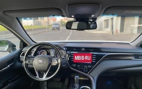 Toyota Camry, 2018 год, 2 650 000 рублей, 17 фотография