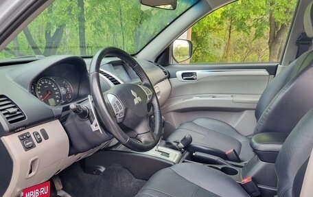 Mitsubishi Pajero Sport II рестайлинг, 2013 год, 1 840 000 рублей, 11 фотография