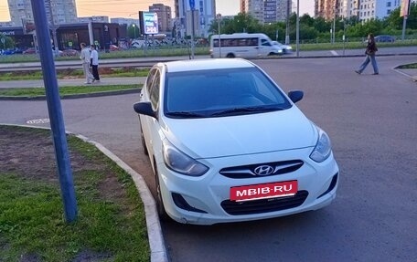Hyundai Solaris II рестайлинг, 2012 год, 770 000 рублей, 2 фотография