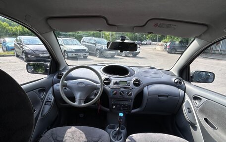 Toyota Yaris I рестайлинг, 2003 год, 350 000 рублей, 10 фотография