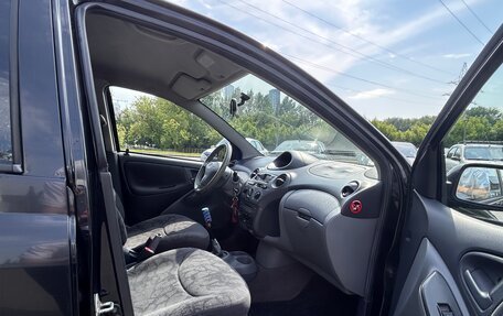 Toyota Yaris I рестайлинг, 2003 год, 350 000 рублей, 11 фотография