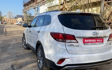 Hyundai Santa Fe III рестайлинг, 2017 год, 1 999 999 рублей, 2 фотография