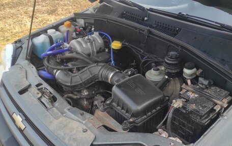 Chevrolet Niva I рестайлинг, 2005 год, 699 999 рублей, 5 фотография