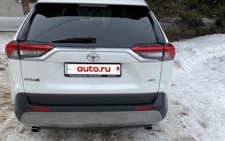 Toyota RAV4, 2020 год, 3 800 000 рублей, 2 фотография