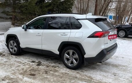Toyota RAV4, 2020 год, 3 800 000 рублей, 4 фотография