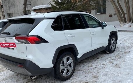 Toyota RAV4, 2020 год, 3 800 000 рублей, 3 фотография