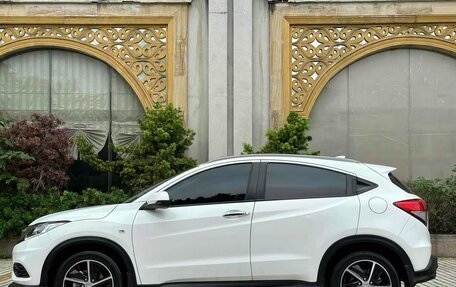 Honda Vezel, 2022 год, 1 450 000 рублей, 2 фотография